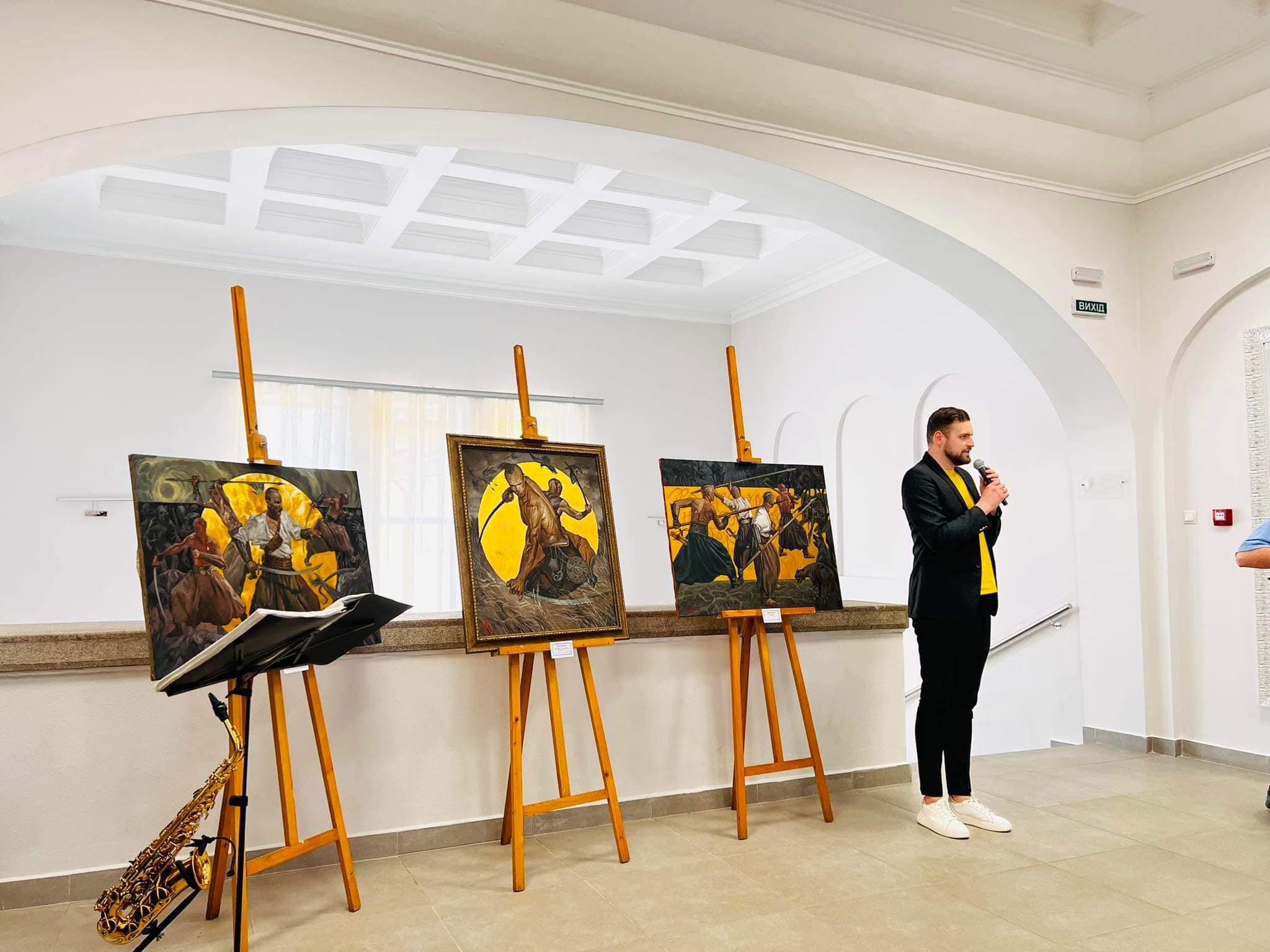 Война глазами детей. Сегодня во Дворце культуры и искусств открылась выставка картин, посвященных войне. 