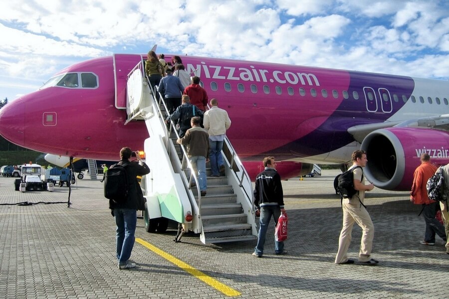 Угорський лоукостер Wizz Air надає додаткових 4500 безкоштовних квитків до Великої Британії для вимушено переміщених людей з України. Благодійна ініціатива діятиме до 30 червня.