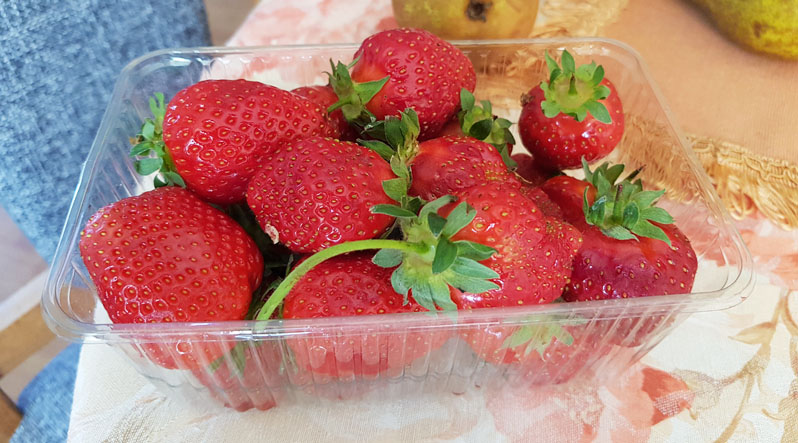 Ще кілька днів тому соковиті ягоди продавали за 180 грн/кг.