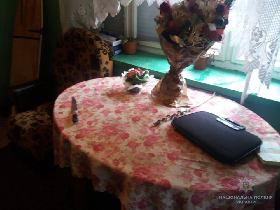 Поліція Мукачівського районного відділення встановлює обставини нанесення ножового поранення 58-річному жителю села Косино. За даним фактом в поліції розпочали кримінальне провадження.

