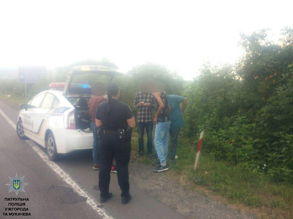 Поліцейські затримали сімох індусів в Ужгороді та Свалявщині.