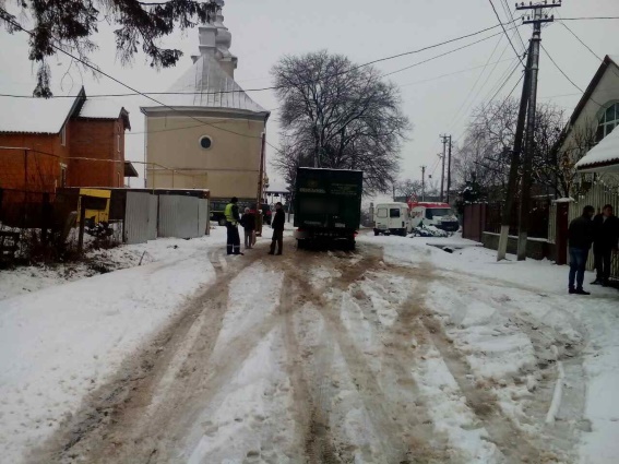 На Закарпатье произошло смертельное ДТП: водитель грузовика не заметил пешехода и наехал на него