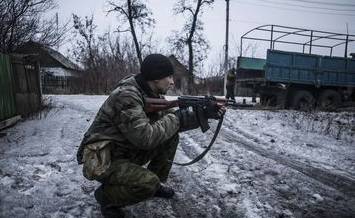 Народний депутат Віктор Балога з посиланням на 128-у гірсько-піхотну бригаду повідомляє, що в Дебальцевому існує реальна загроза оточення українських військових.
