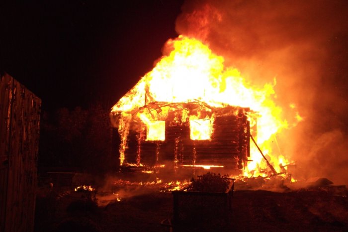 Вчора ввечері, 13 червня, у смт Великий Бичків Рахівського району сталася пожежа у будинку.


