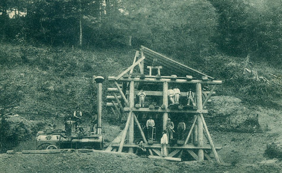 В сети обнародовали ретро фотографию Бескидского тоннеля 1886 года