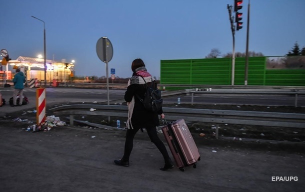 Польша возобновляет выдачу рабочих виз украинцам