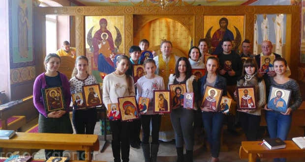 У греко-католицькому ліцеї імені Шандора Стойки вчетверте відбулося духовне заняття з малювання ікон.