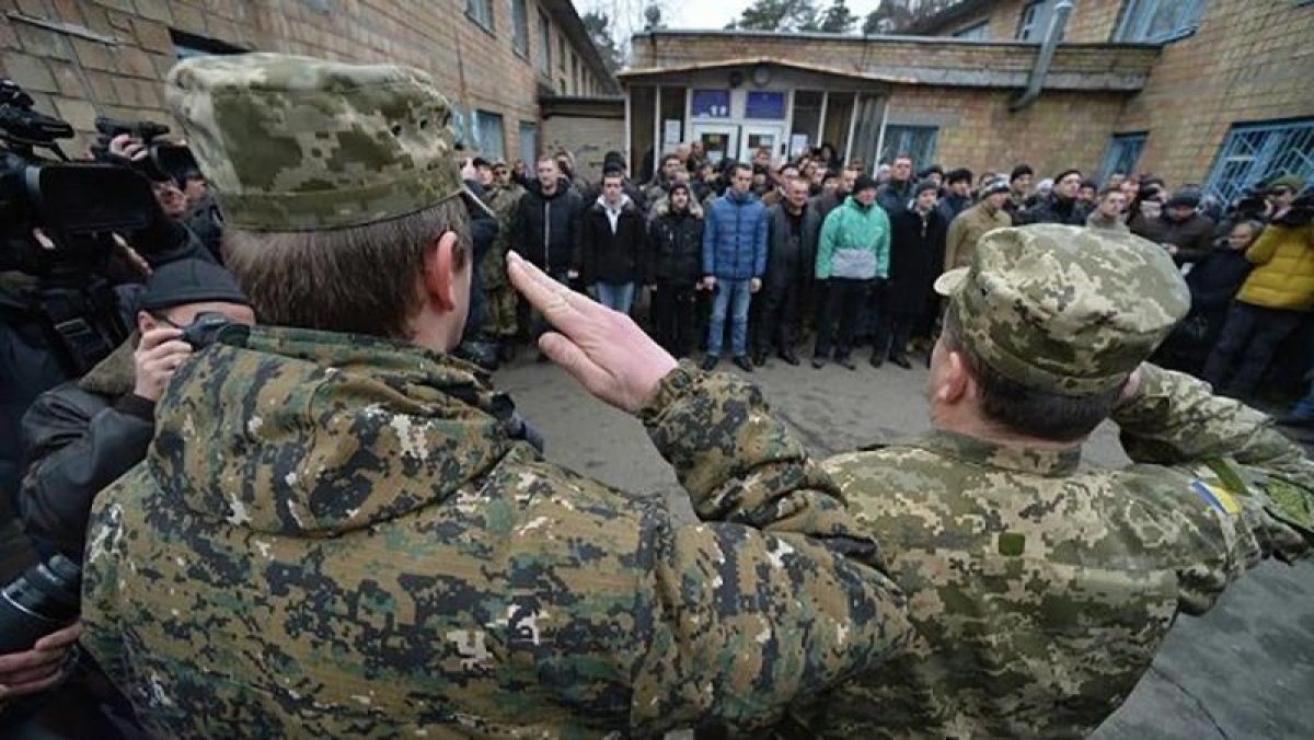 В Україні продовжили дію відстрочок від призову на військову службу під час мобілізації ще на 3 місяці. Нововведення набуло чинності з 31 грудня 2022 року.