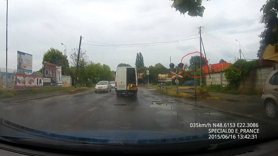 В г. Ужгород неизвестные демонтировали дорожные знаки 