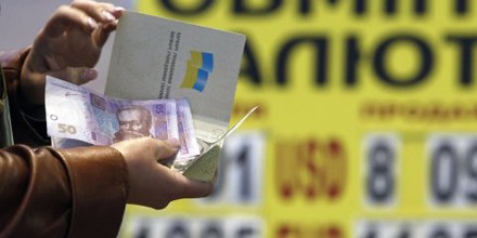Национальный банк сегодня, 2 марта, усилил официальный курс гривни к доллару на 90 копеек до 26,85 грн.