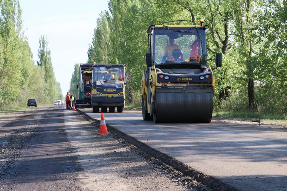 На Виноградівщині триває капітальний ремонт дороги Іршава - Виноградів: виконання робіт перевіряли Олексій Петров та Андрій Жупанин (ВІДЕО)