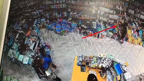 В соцмережах повідомляють, що жінка з двома дітьми обкрадає магазини поблизу Зеленого базару.