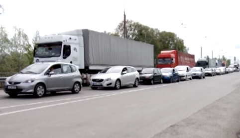 Домой на Пасху: на закарпатских границах километровые очереди /ВИДЕО