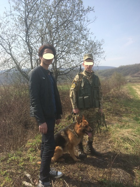 Неподалік кордону закарпатські «зелені берети» виявили нелегала з Пакистану