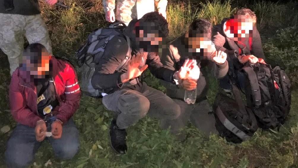 Нелегальних мігрантів з Туреччини затримали учора ввечері на Закарпатті прикордонники Мукачівського загону.