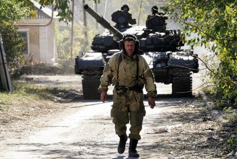 Трехсторонняя контактная группа по Украине договорилась попробовать добиться прекращения огня на Донбассе до 1 сентября. 