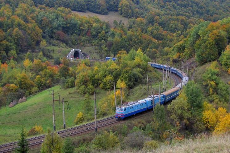 Із введенням в експлуатацію нового Бескидського тунелю в Карпатах на залізниці 