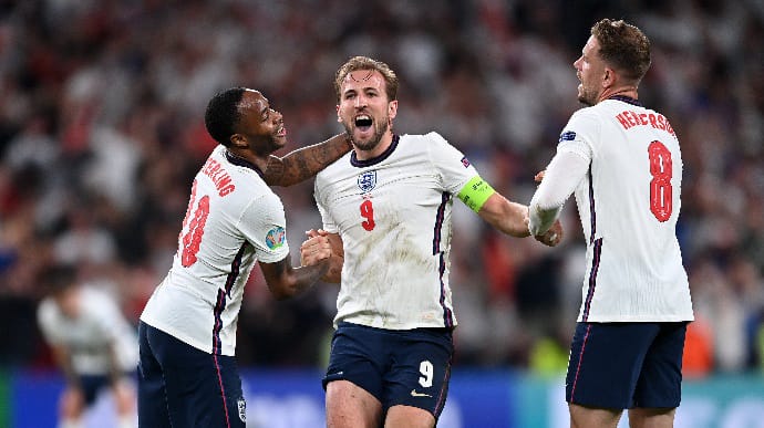 Збірна Англії виходить до фіналу Чемпіонату Європи з футболу, перемагаючи у овертаймах команду Данії із рахунком 2:1. 