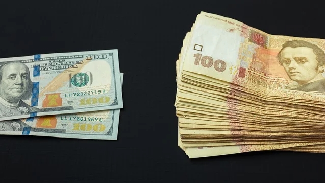 У вівторок, 1 лютого, долар та євро знизяться у своїх позиціях.

