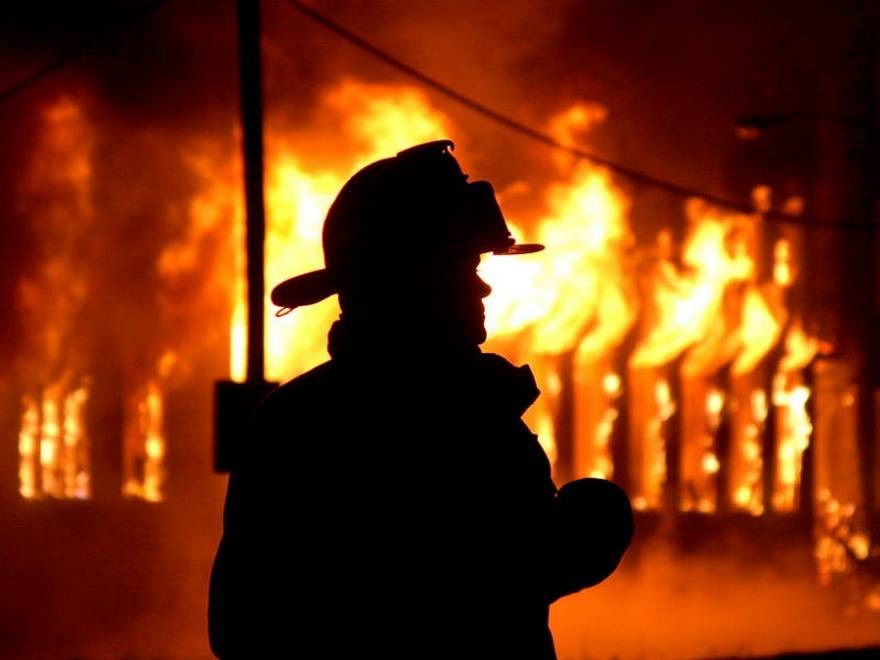 В Ужгороді та на Тячівщині горіли приватні обійстя: що відомо