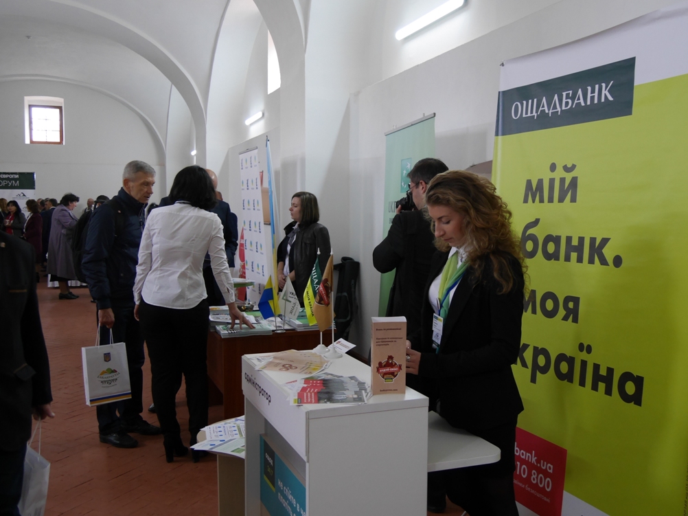 Програми, проекти, спрямовані на розвиток малого та середнього бізнесу представляють сьогодні в Ужгороді на інвестиційному форумі «Закарпаття – бізнес в центрі Європи».