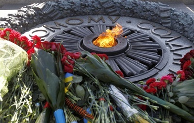 Такое предложение было внесено в Верховную Раду Украины. Одновременно депутатам предлагают определить 8 мая Днем памяти и примирения