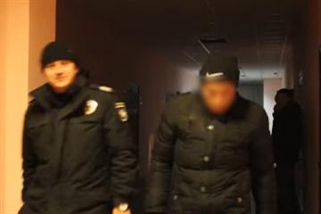 Зловмисників було четверо. Після вчинення останнього злочину — незаконного заволодіння автомобілем — їх затримали працівники поліції на території залізничного вокзалу у Києві.
