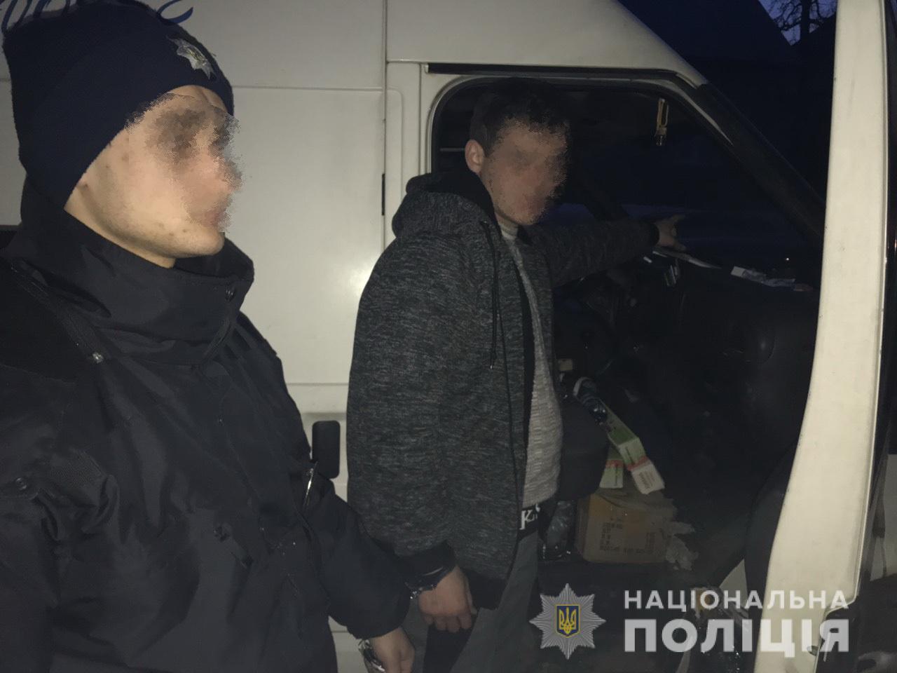Раніше судимий житель села Березники Свалявського району, перебуваючи в стані алкогольного спяніння, викрав від свого односельця автобус. 