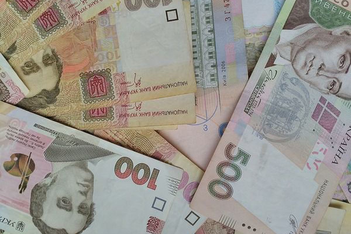 Національний банк України підвищив офіційний курс долара на 11 копійок.
