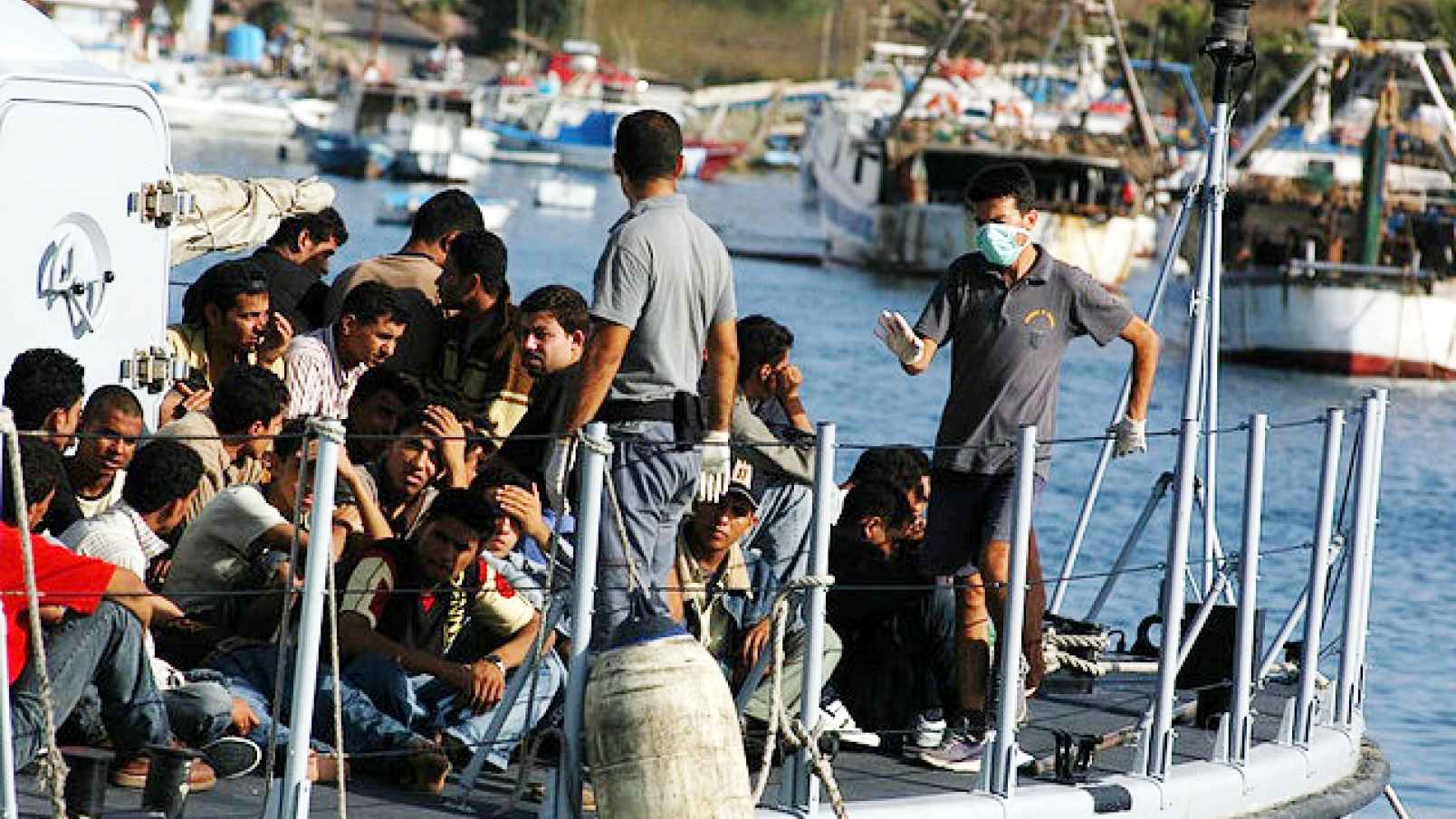 Рада безпеки ООН 9 жовтня прийняла резолюцію, якою санкціонує дії ЄС і окремих країн щодо захоплення суден незаконних перевізників мігрантів біля Лівії.