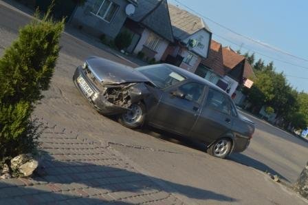 Сегодня, 5 июля на выезде из города Тячев столкнулись 3 автомобиля. На счастье обошлось без жертв.