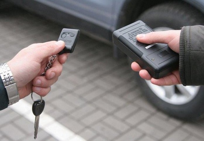 Автокрадії, які зчитують дані з автомобільного ключа грабером, орудують в обласному центрі Закарпаття.