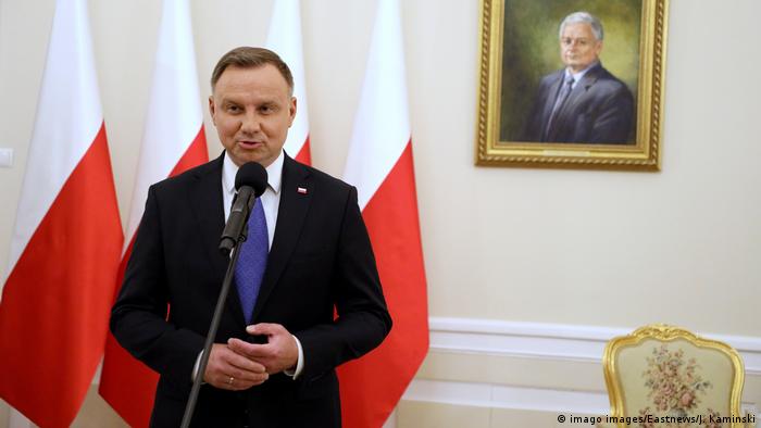 Президент Польщі Анджей Дуда відреагував на погрози Росії і заявив, що Польща – мирна країна, але у разі нападу буде захищатися.

