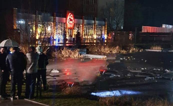 27-річний львів'янин втопився, провалившись під кригу невеличкого озера на розі вулиць Стрийська та Наукова у Львові.
