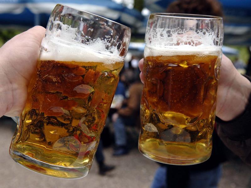 Державна фіскальна служба роз'яснила, що з 1 липня 2015 року підлягає ліцензуванню діяльність з виробництва, імпорту, експорту, оптової та/або роздрібної торгівлі пивом на загальних підставах, передбачених для алкогольних напоїв. 
