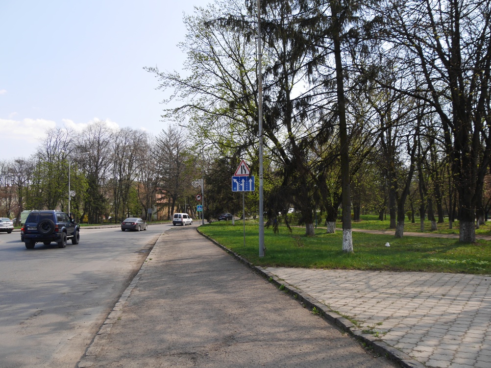 Транспортное круг на площади Дружбы народов в Ужгороде освободили от больших рекламных билбордов - в прошлую субботу забрали еще 6 конструкций.
