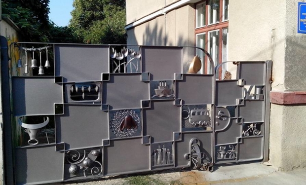В одном из детских садов Ужгорода установили ворота, которые можно считать произведением искусства.