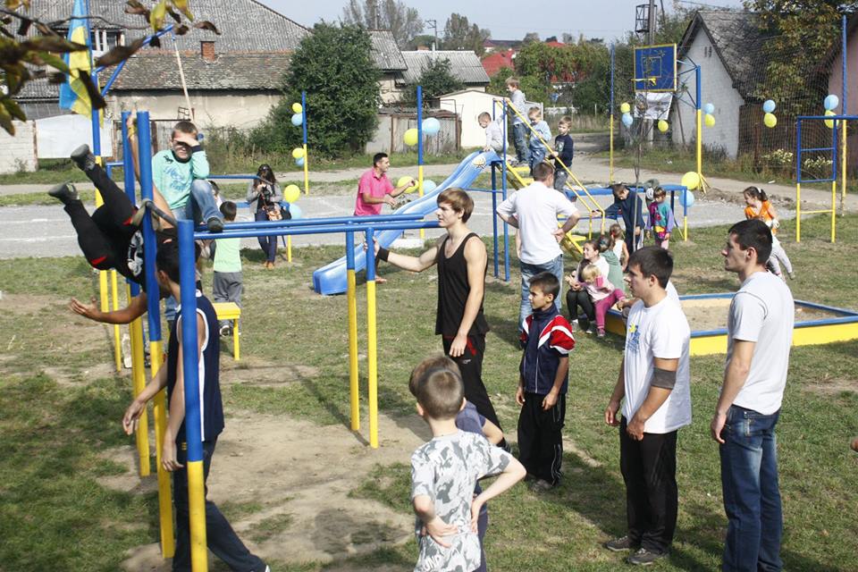 На ужгородській Радванці відкрили спортмайданчик