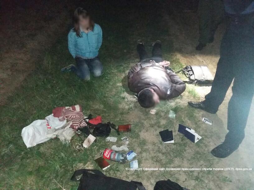 Двох громадян України, які за попередніми даними причетні до вбивства та нанесенні тілесних ушкоджень затримали сьогодні вранці поблизу кордону прикордонники Чопського загону.