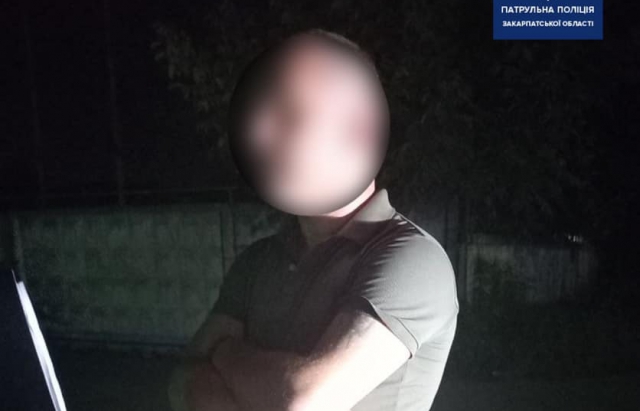 Пьяного водителя без водительских прав поймали в ночь на 9 июля в Ужгороде.
