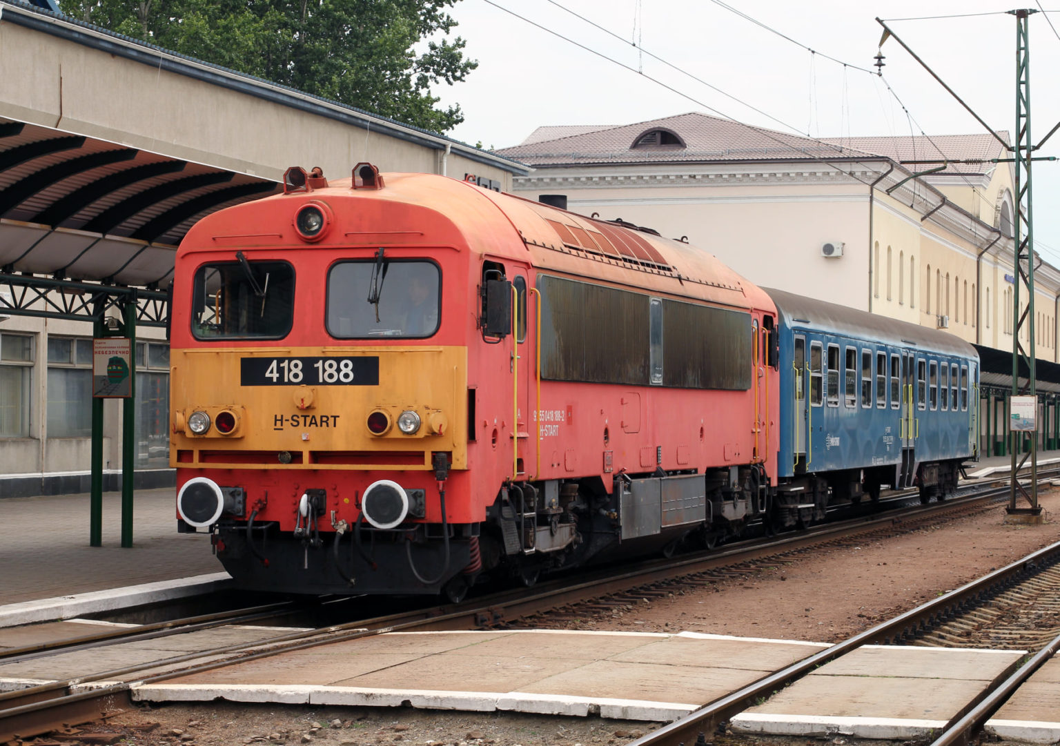 По информации, предоставленной ОАО «Укрзализныця», восстанавливается железнодорожное пассажирское сообщение с Венгрией и Австрией через железнодорожный вокзал Чоп.