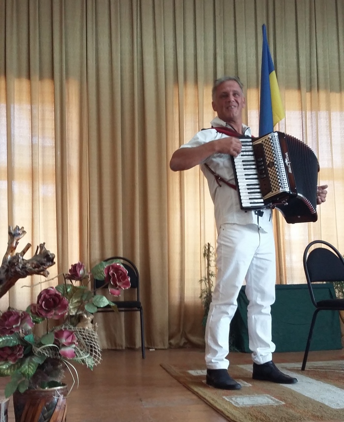 Отдел культуры Тячевской РГА гостеприимно встречал аккордеониста из Австрии. 
