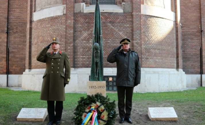 Напередодні, 16 листопада, в угорському місті Сегед було урочисто відкрито пам'ятник жертвам Голодомору в Україні 1932-33 років.