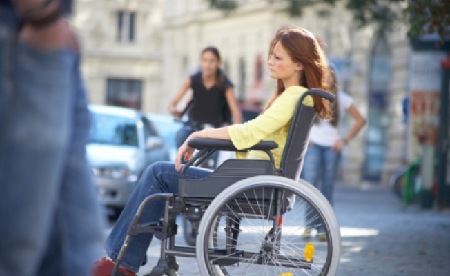 Поскольку передвижение по таких опасных тротуарах добавляет немало проблем людям на инвалидной коляске.