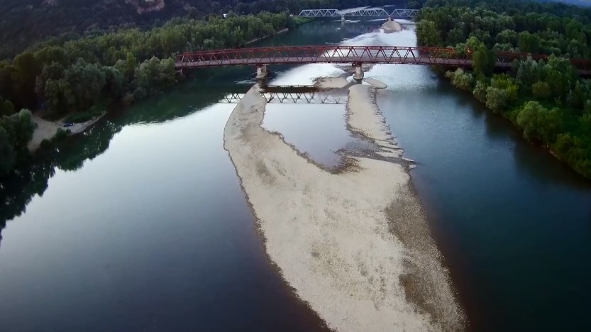 "Політ над Тисою": величну річку показали з висоти (ВІДЕО)