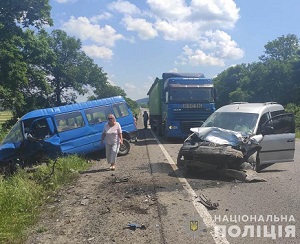 Аварія сталася 20 червня, близько 12:20, на трасі Львів – Рава-Руська, неподалік с. Червоне (Золочівський рн-).
