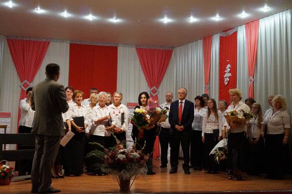 В рамках VI встречи венгров Верхньотисянського региона в пгт Буштино 9 сентября с концертом выступила известная пианистка, народная артистка Украины Этелла Чуприк.