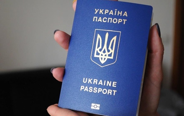 Українцям з пропискою на Донбасі і в Криму біометричні паспорти видадуть після спецперевірки.
