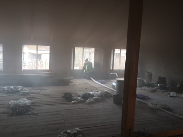 15 марта в 11:05 в Службу спасения «101» сообщили о пожаре на одном из свалявских местных частных предприятий, специализируется на производстве пластмассы.