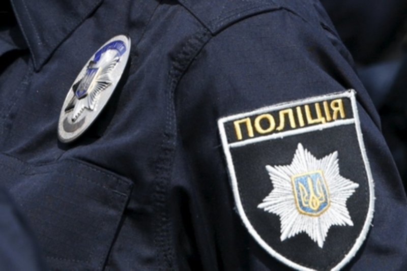 Вночі у Львові патрульні затримали нетверезого водія автівки Hyundai Santa Fe, який під час перевірки відлупцював одного з інспекторів. 